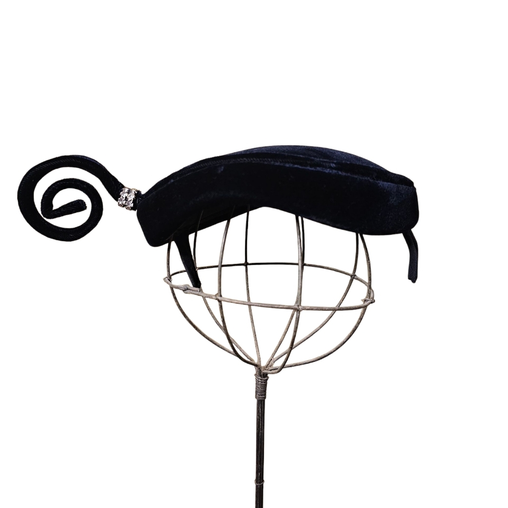 Elegant Vintage 50s/60s Blue Velvet Hat With Rhinestone And Structure Swirl.